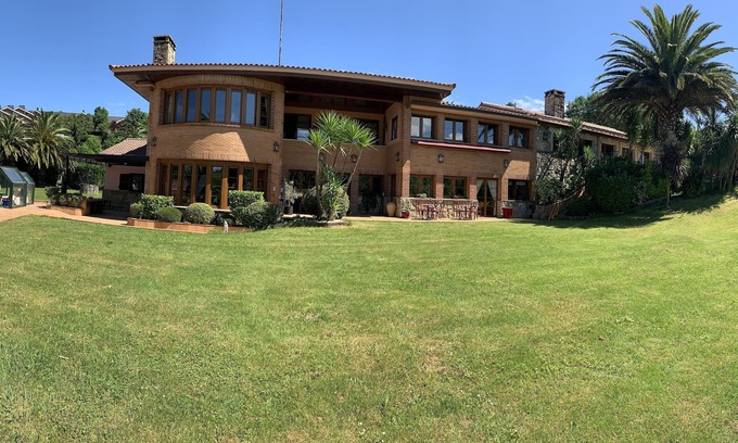 Berreaga-Mendi Villa | Basque Vintage Palace