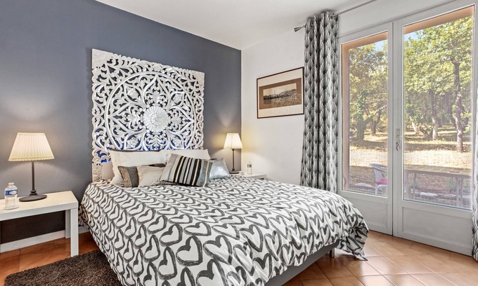 La Roquebrussanne Bed & Breakfast | Bastide Lou Pèbre d'Aï - Lavender Scent