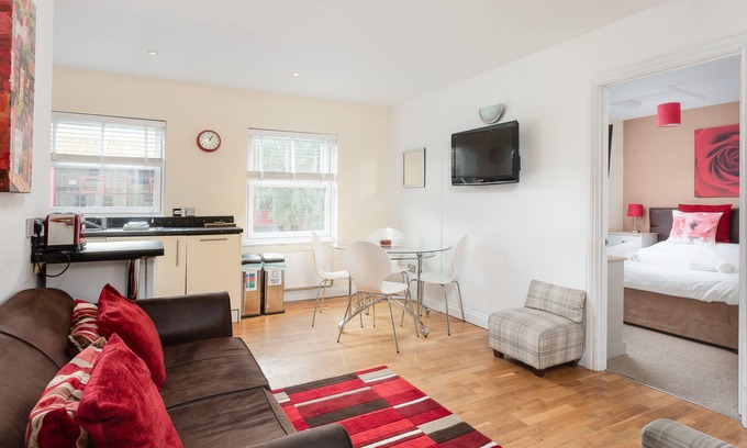 Bath Apartment | Bath Breaks UK Apartment single bathroom