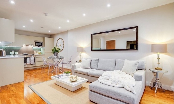 St. Mary's Park Apartment | Battersea 2Bed Retreat | Long Stays & FREE Parking