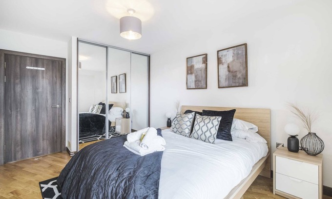 St. Mary's Park Apartment | Battersea River View Apartment