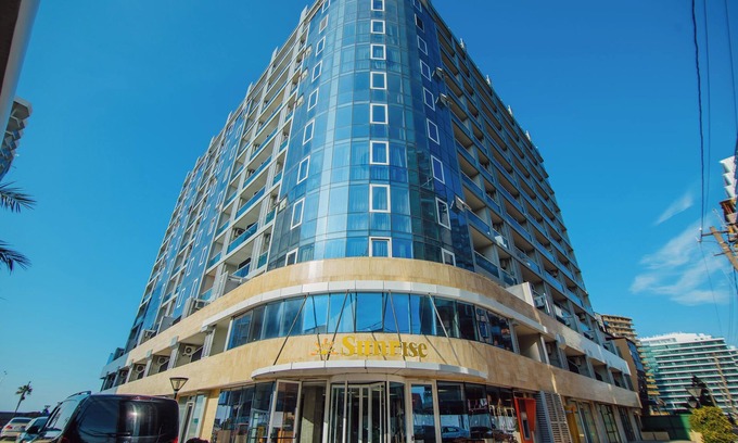 New Boulevard Apartment | Batumi Studio-with rooftop Pool-Sleeps2
