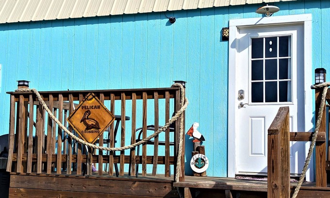 Palacios House | Bay Area Barndominium - Community boat ramp!