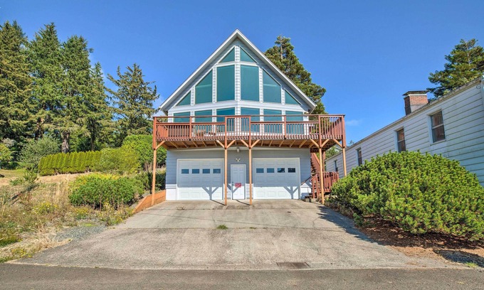 Bay City House | Bay City Home w/Gorgeous Bay Views From Deck