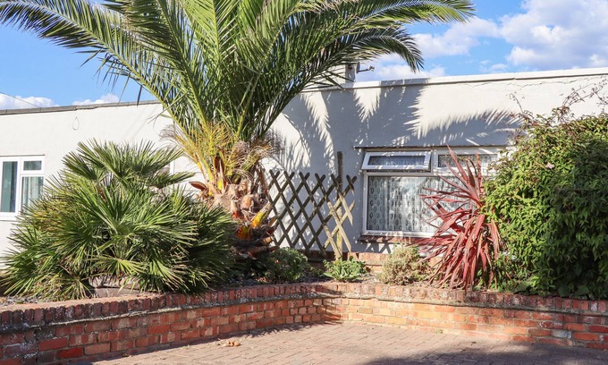 Pevensey Cottage | BAY COSY, pet friendly, character holiday cottage in Pevensey Bay