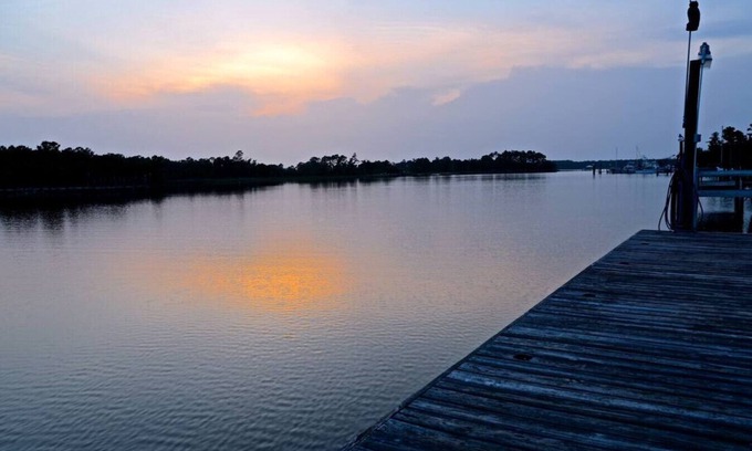 Gulf Shores Condo | Bay front- Bay John-boat slips-pier