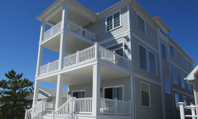 Selbyville House | Bay Front Luxury Home 7 Bed 6.5 Baths 4200sq Sleeps 14