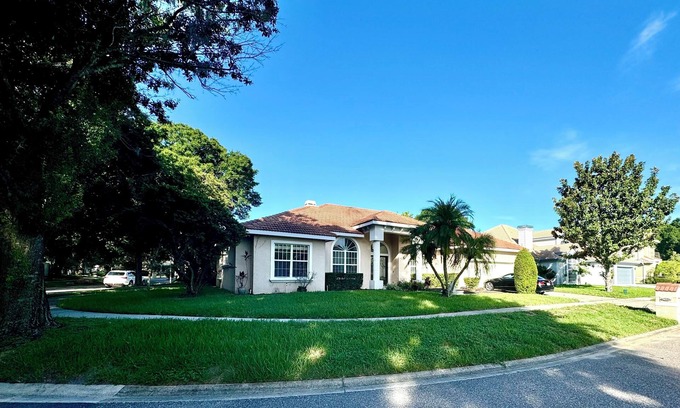 Bay Hill House | Bay Hill Golf! Minutes to Parks! Restaurant Row! Location location Location!