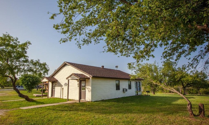 Bridgeport Resort | Bay Landing Camping Resort Deluxe Cabin 29