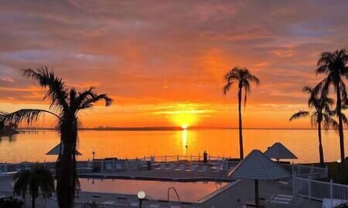 Palma del Mar Apartment | Bay & pool view min 2 Pass A Grille& St Pete beach