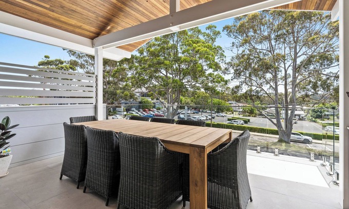Nelson Bay House | Bay Retreat Villa - Stay with up to 20 guests in central Nelson Bay location
