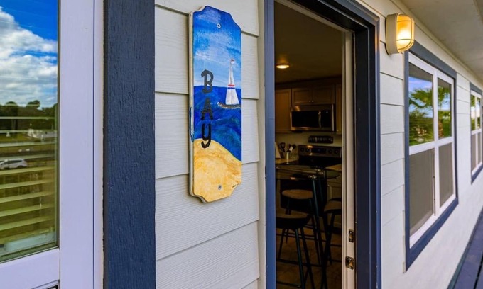 Smith's Memento Apartment | BAY SUITE- 5 MIN WALK TO BEACH
