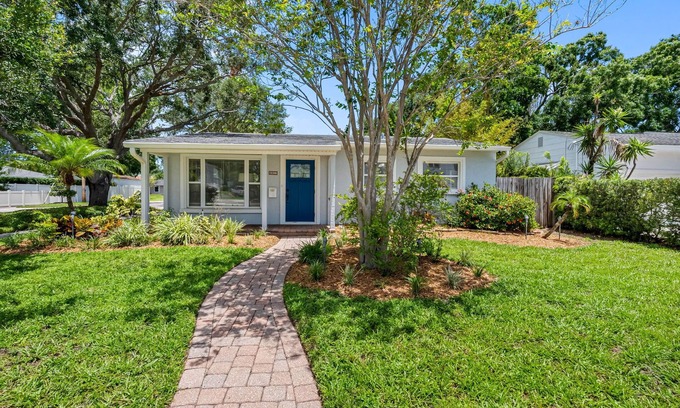 Virginia Park House | Bay to Bay Bungalow | Sleeps 6