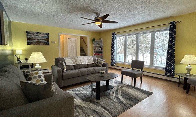 Botwood House | Bay View Retreat, quiet and private getaway, easy access to trails