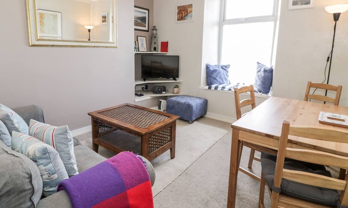 Barmouth Cottage | BAY VIEWS, romantic, country holiday cottage in Barmouth
