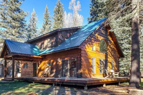 Bayfield House | Bayfield Cabin with Wraparound Deck and Fire Pit