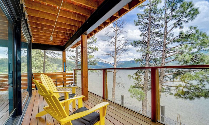 Bayfield House | Bayfield Waterfront Cabin: Game Room & Lake Views!