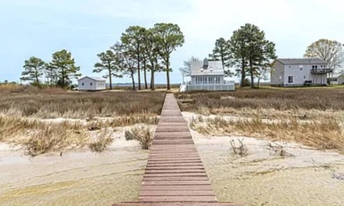 Frenchtown-Rumbly House | Bayfront Beauty with Beach and Boatslip!