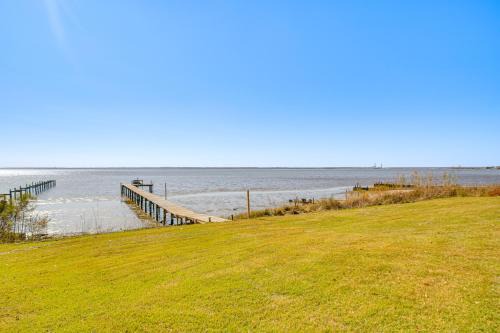 Florida Panhandle House | Bayfront Home in Pace with Dock and Hot Tub, Near Ramp