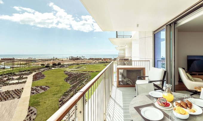 Armacao de Pera Apartment | Bayline Algarve Apt – Beachfront, Spa, Lagoon View