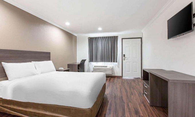 Bakersfield Hotel | Baymont by Wyndham Bakersfield