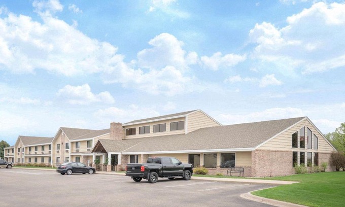 Lakeville Hotel | Baymont by Wyndham Lakeville
