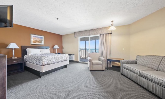 Put-in-Bay Hotel | BayShore Deluxe #218