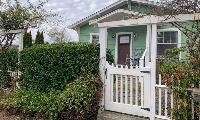 Jacoby Creek House | Bayside Bungalow, Stylish & Close to Town