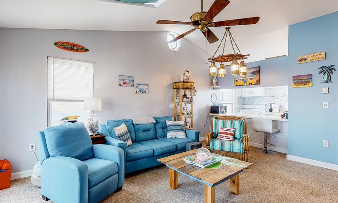 Midtown Ocean City Condo | Bayside condo with water views, balcony, & washer/dryer - walk to beach