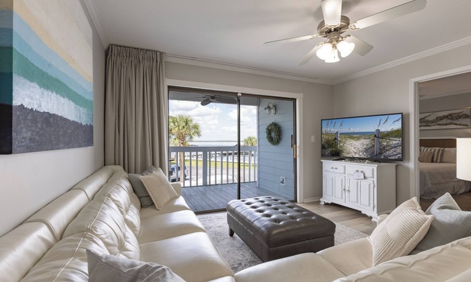 Orange Beach Condo | Bayview 3- Boaters Paradise! Great Bay View! Boat Slip! Boat Launch! Clean!