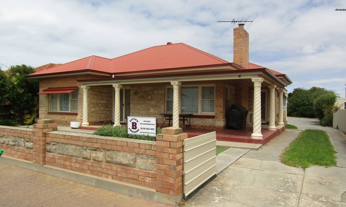 Dalrymple House | Bayview At Stansbury - Esplanade position! - Off Peak Special!