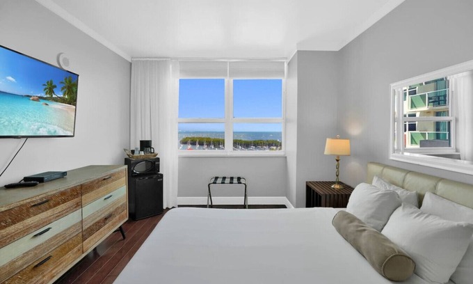 Coconut Grove Apartment | Bayview Gem! Coastal retreat