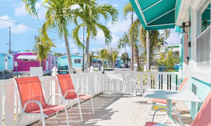 Bradenton Beach Condo | Bayview Inn #101 | Updated & Steps to Bridge St