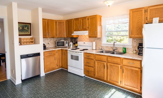 Mahone Bay Bed & Breakfast | Bayview Pines Country Inn