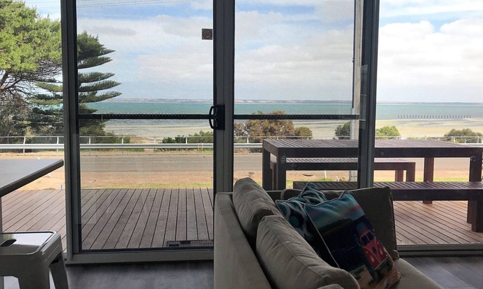 Kingscote House | Baywatch Kingscote - Beachfront get-away