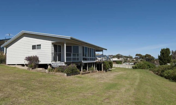 Penneshaw House | Baywatch Penneshaw KI. 8 Rapide drive Penneshaw