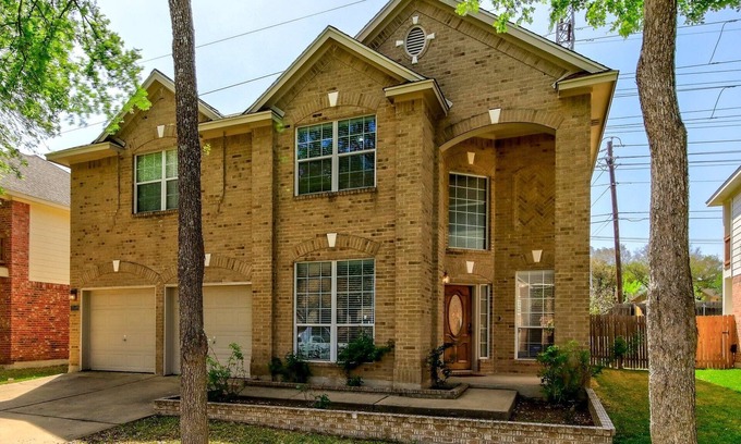 McNeil House | BBQ Backyard Patio Spacious 5 BD 2.5BA