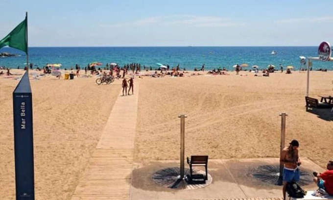 Poblenou Apartment | BCN BEACH APARTMENT, quiet & sunny, 3 bedrooms, 2 bathrooms, Poblenou (22@)