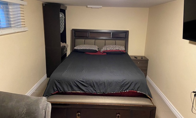 Welland House | Be At Home Away From Home III