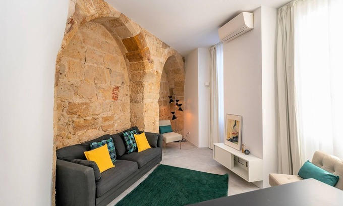 Santa Maria Maior Apartment | Be Local - Historic house of Santo André in Alfama - Lisbon