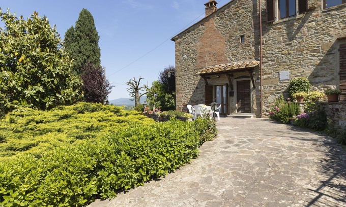 Ponte Buriano House | Beautiful private villa for 4 guests with TV, terrace and pets allowed