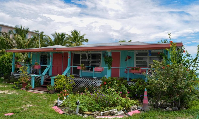 Cherokee House | Bea's Beach Cottage nCasuarina Point Abaco