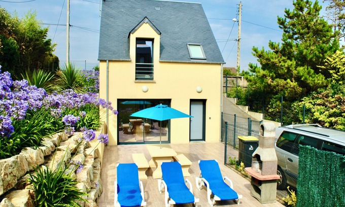 Barneville-Carteret House | BEACH 30 m, 3 bedrooms, 2 WC, Garden,Private Parking,electricity, water included