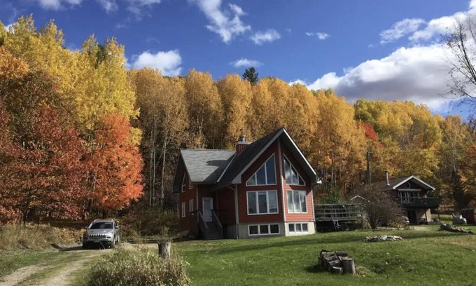 Lac Sainte-Marie Ski Chalet | Beach Access - 3 min to Golf, 5 min to Biking, 2 Kayaks, High Speed Internet