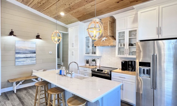 Lower Grand Lagoon House | Beach Access + Golf Cart + Beach Chair/Umbrella Service + Unique Kids Loft