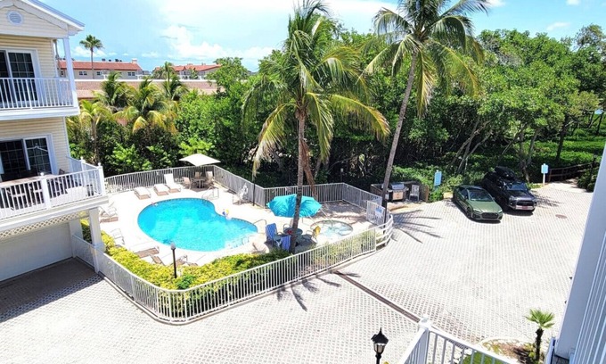 Bradenton Beach House | Beach and Bay Bliss at Bermuda Bay Club/Poolside