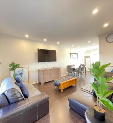 Glenelg North Apartment | Beach apartment 22 esplanade sea-views