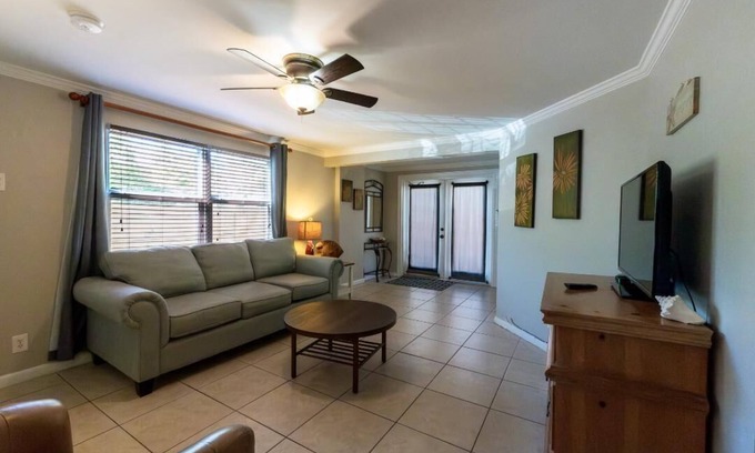 Pompano Beach Villa | Beach block Beauty, 500FT to the beach with chip and putt, Clean and quite.