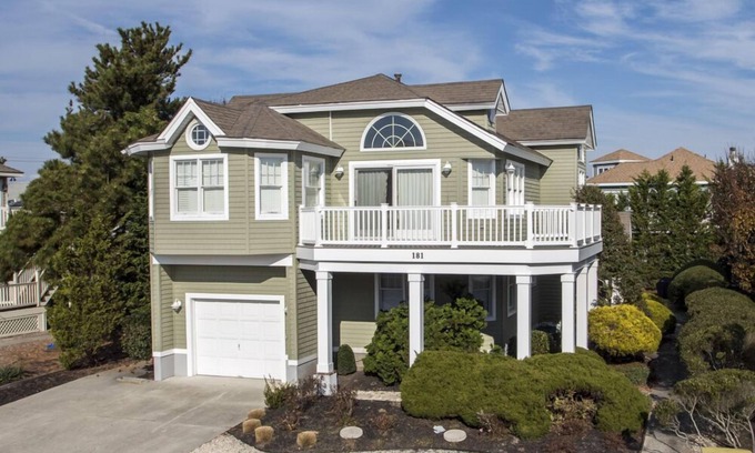 Avalon House | Beach block home just 3rd from the beach with ocean views in the south end of Avalon