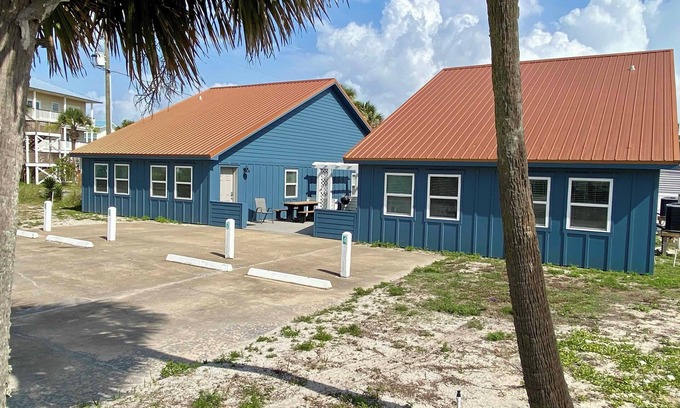 East End Cottage | BEACH BUM COTTAGES - STEPS FROM BEACH, INGROUND POOL, PERFECT LOCATION